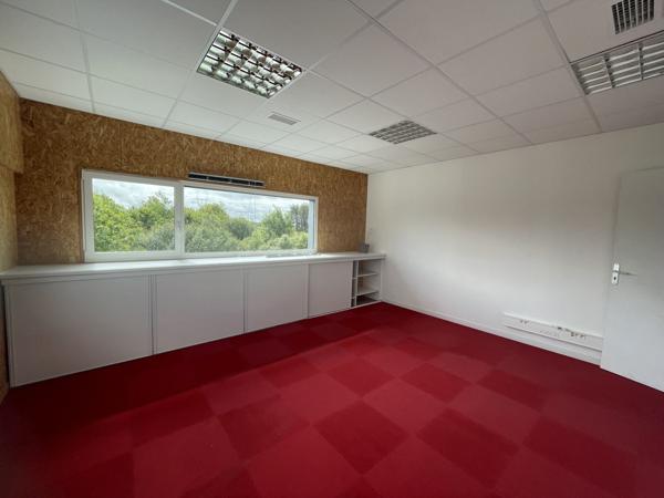 Bureaux à louer avec stockage à Pontchâteau dans immeuble indépendant