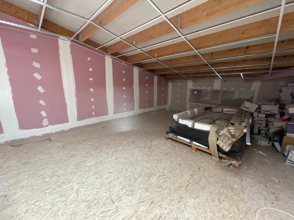Bureaux à louer avec stockage à Pontchâteau dans immeuble indépendant