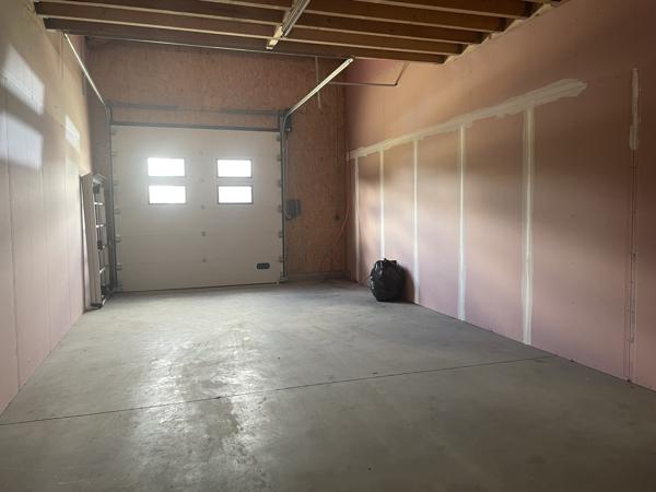 Bureaux à louer avec stockage à Pontchâteau dans immeuble indépendant