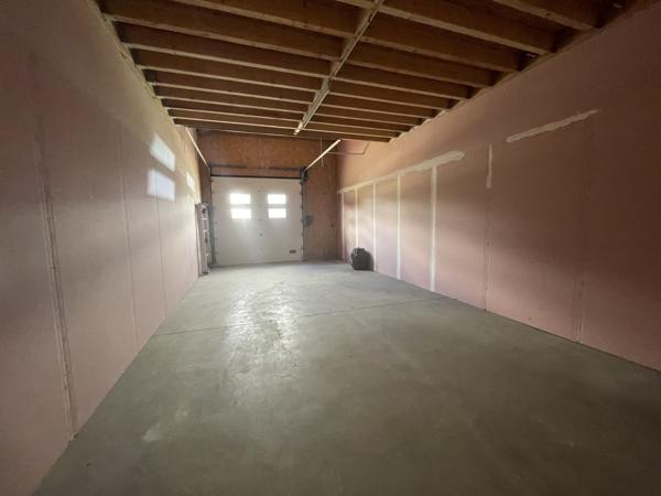 Bureaux à louer avec stockage à Pontchâteau dans immeuble indépendant
