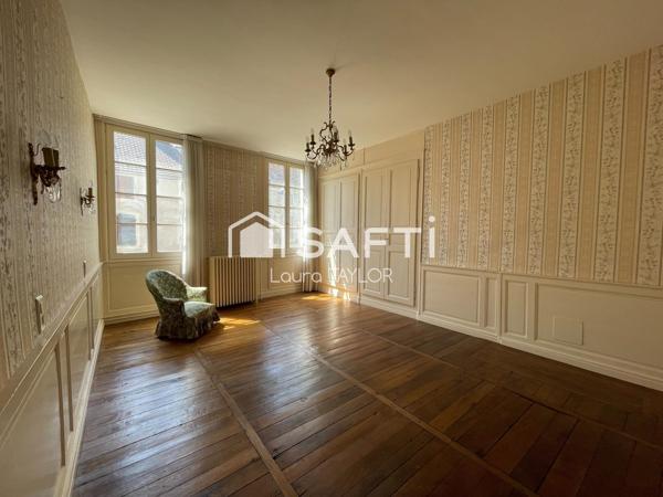 Demeure de caractère d’environ 230 m² – 6 chambres, jardin clos et vaste potentiel – Châtillon-sur-Seine
