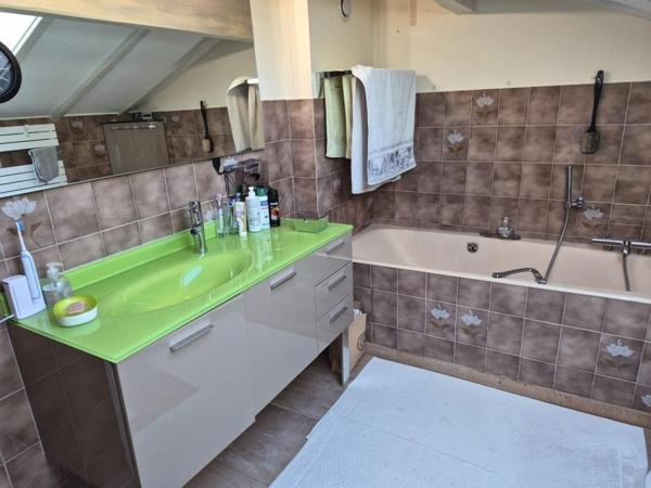À Vendre  Maison Type T5 125 m². Saint -Laurent du - Pont ( 38380 )