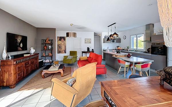 Maison à vendre    5 pièces • 123,82 m2 Saint-Martin-de-Seignanx