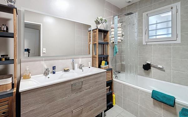 Maison à vendre    5 pièces • 123,82 m2 Saint-Martin-de-Seignanx