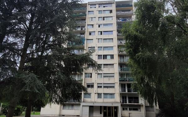 Appartement à louer    2 pièces •  Le Blanc-Mesnil