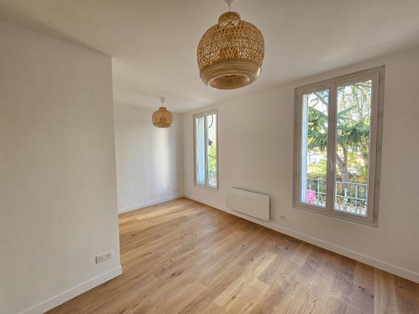 Rare à Puteaux: Appartement de Type deux pièces de 60m² avec vue sur Paris et cave