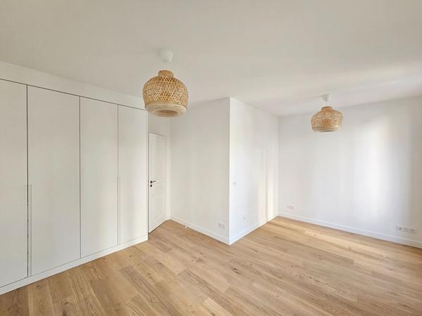 Rare à Puteaux: Appartement de Type deux pièces de 60m² avec vue sur Paris et cave