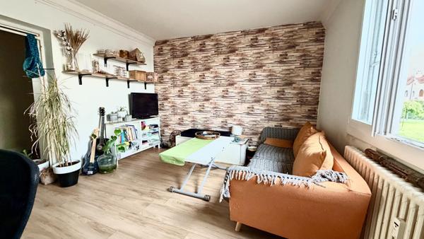 Appartement traversant de 70 m2 T4 avec balcon et garage