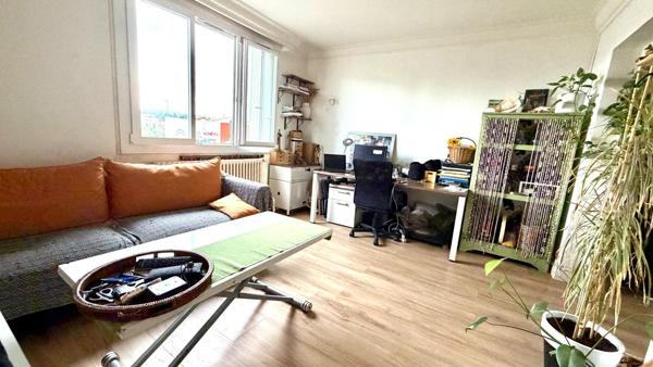 Appartement traversant de 70 m2 T4 avec balcon et garage
