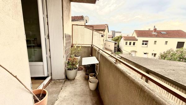 Appartement traversant de 70 m2 T4 avec balcon et garage