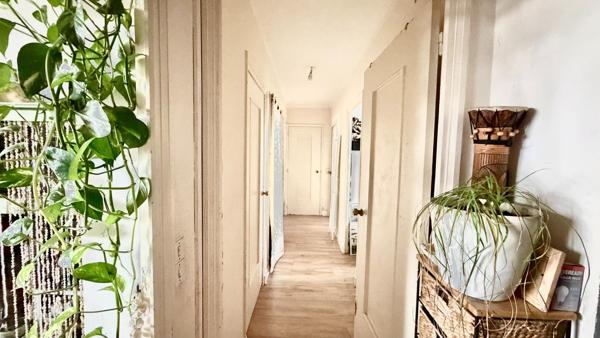 Appartement traversant de 70 m2 T4 avec balcon et garage