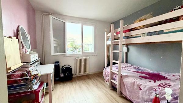 Appartement traversant de 70 m2 T4 avec balcon et garage