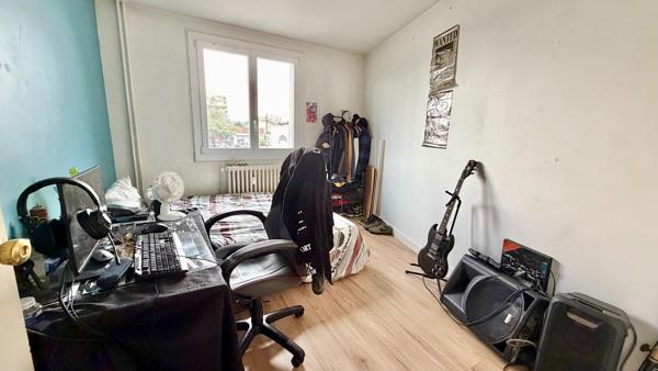 Appartement traversant de 70 m2 T4 avec balcon et garage