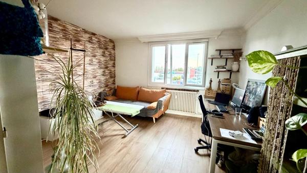 Appartement traversant de 70 m2 T4 avec balcon et garage