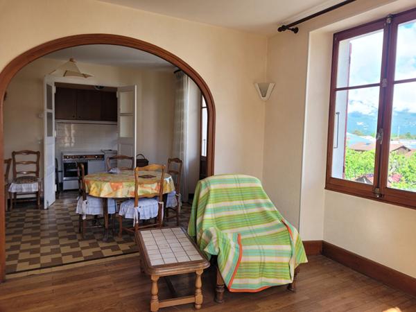 FAVERGES. APPARTEMENT 3 PIECES AVEC CAVE ET GARAGE
