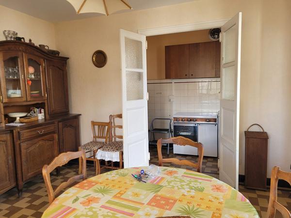 FAVERGES. APPARTEMENT 3 PIECES AVEC CAVE ET GARAGE