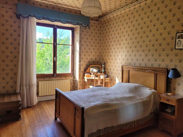 FAVERGES. APPARTEMENT 3 PIECES AVEC CAVE ET GARAGE