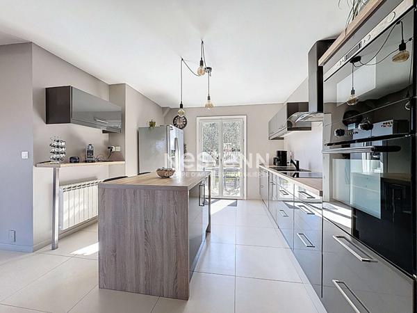 À VENDRE - Labarthe - Maison indépendante d'environ 156 m² avec piscine au sel sur 723 m² de terrain