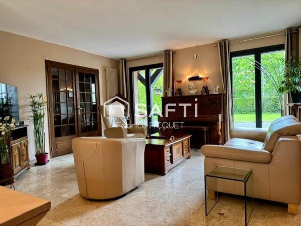 Pavillon individuel de plain pied avec 3 chambres et un bureau