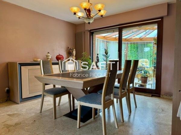 Pavillon individuel de plain pied avec 3 chambres et un bureau