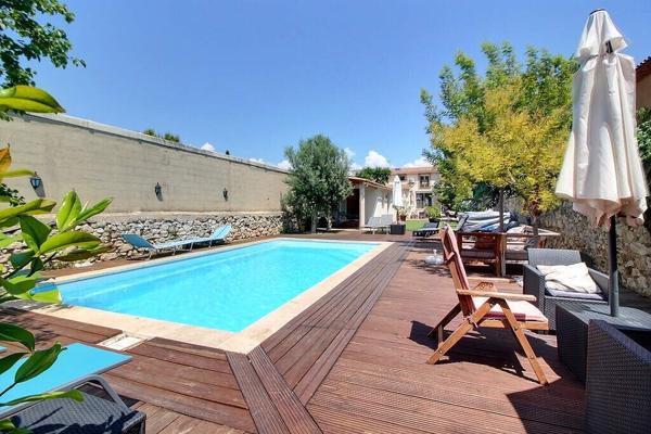 MARSEILLE 10 - SECTEUR LARRAT / ROMAIN ROLLAND - MAISON PRINCIPALE - 2 MAISONS DE PLAIN-PIED INDEPENDANTES - PISCINE - JARDIN - AU CALME ABSOLU -