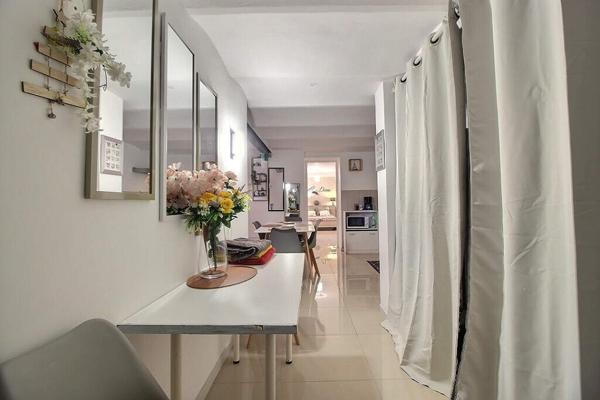 MARSEILLE 10 - SECTEUR LARRAT / ROMAIN ROLLAND - MAISON PRINCIPALE - 2 MAISONS DE PLAIN-PIED INDEPENDANTES - PISCINE - JARDIN - AU CALME ABSOLU -