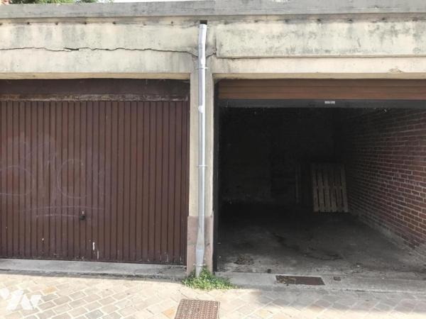 Douai, centre ville,  2 garages.