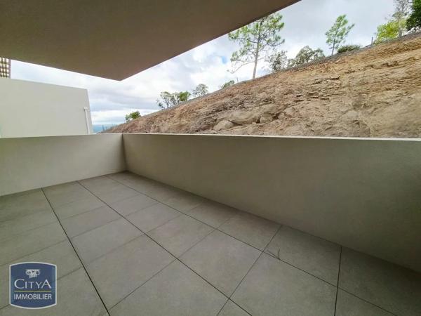 Appartement à louer 2 pièces 55.8m² Saint-Raphaël (83700)