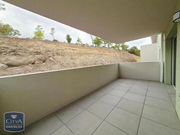 Appartement à louer 2 pièces 55.8m² Saint-Raphaël (83700)