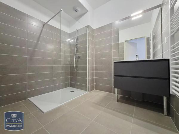 Appartement à louer 2 pièces 55.8m² Saint-Raphaël (83700)