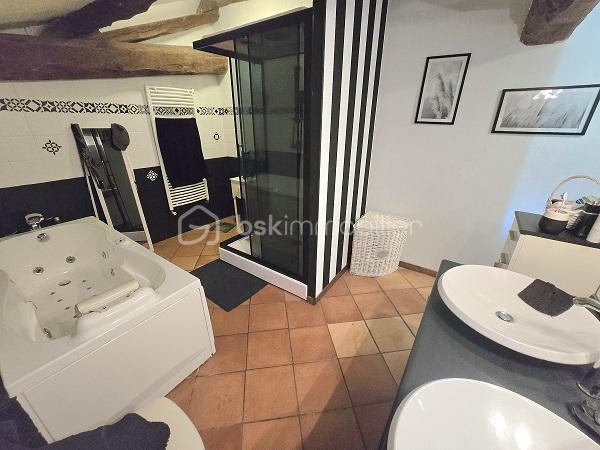 Corps de ferme de 379 m²