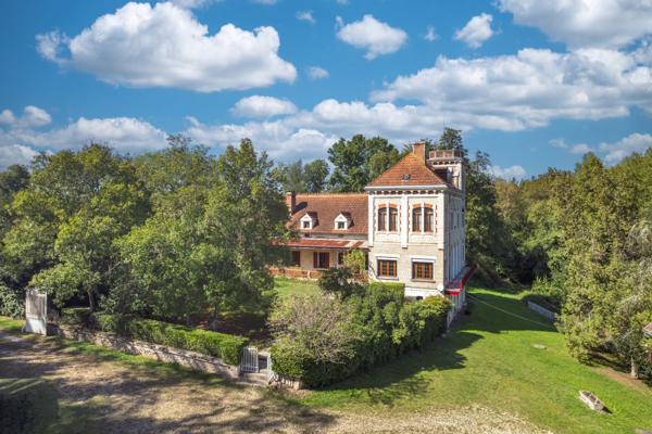 Vente Maison de luxe Mussidan 17 Pièces 455 m²