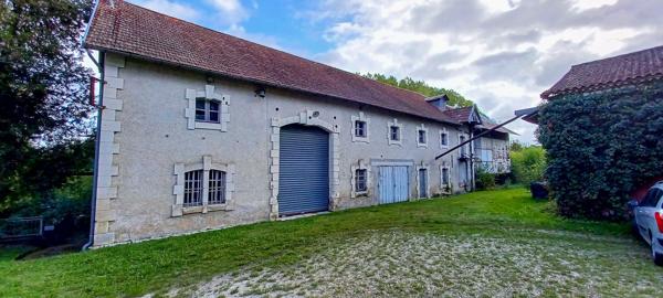 Vente Maison de luxe Mussidan 17 Pièces 455 m²