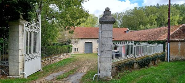 Vente Maison de luxe Mussidan 17 Pièces 455 m²