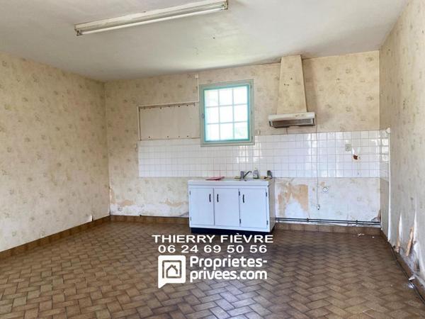 Allonnes 49650 - Maison de 78 m2 (3 pièces)  sur terrain de 2980 m2 avec grandes dépendances