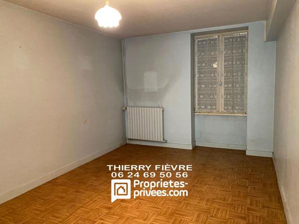 Allonnes 49650 - Maison de 78 m2 (3 pièces)  sur terrain de 2980 m2 avec grandes dépendances