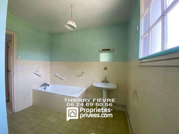 Allonnes 49650 - Maison de 78 m2 (3 pièces)  sur terrain de 2980 m2 avec grandes dépendances