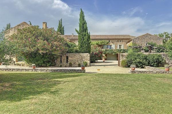Vente Maison de luxe Uzès 10 Pièces 360 m²