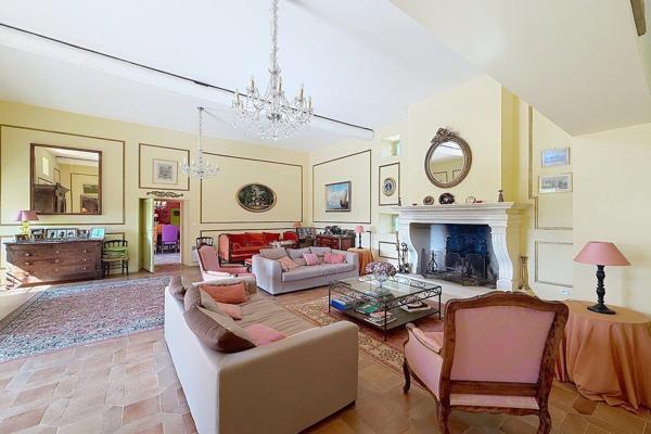 Vente Maison de luxe Uzès 10 Pièces 360 m²