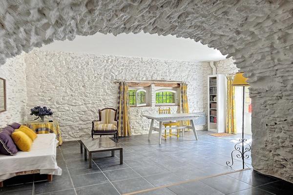 Vente Maison de luxe Uzès 10 Pièces 360 m²