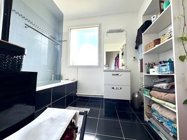 Magnifique appartement T3 de 67 m2 avec terrasse et une vue dégagée sur le canal St Martin