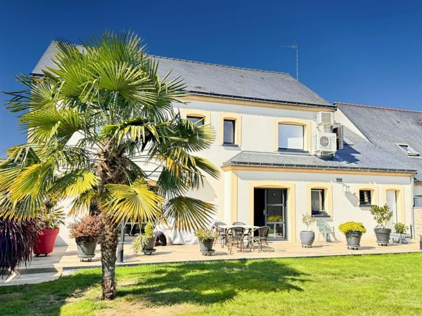 Proximité Angers centre : Magnifique maison contemporaine d'architecte de haut standing avec vie de plain-pied, jardin, chalet, garage