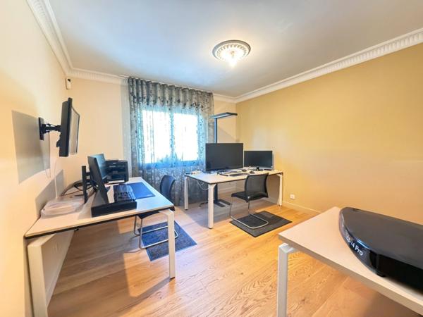 Proximité Angers centre : Magnifique maison contemporaine d'architecte de haut standing avec vie de plain-pied, jardin, chalet, garage