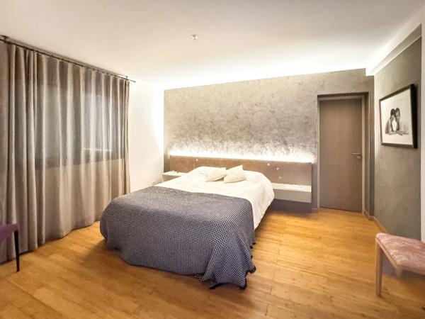 Proximité Angers centre : Magnifique maison contemporaine d'architecte de haut standing avec vie de plain-pied, jardin, chalet, garage