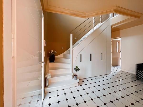 Proximité Angers centre : Magnifique maison contemporaine d'architecte de haut standing avec vie de plain-pied, jardin, chalet, garage