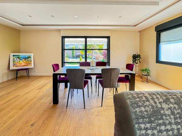 Proximité Angers centre : Magnifique maison contemporaine d'architecte de haut standing avec vie de plain-pied, jardin, chalet, garage