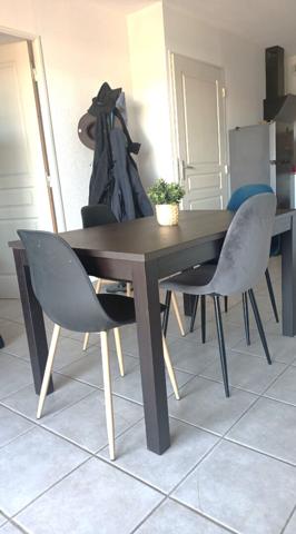 DERNIER ETAGE - T2 MEUBLE - 2 PLACES DE PARKING