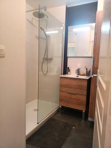 DERNIER ETAGE - T2 MEUBLE - 2 PLACES DE PARKING