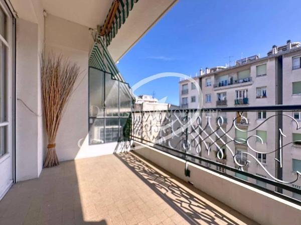OFFRE ACCEPTEE - 2 Pièces plein centre ville à Nice