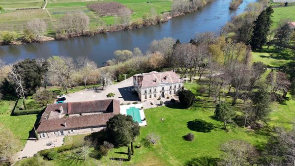 Elégant château du XVIIIe siècle avec vue sur la rivière La Dordogne